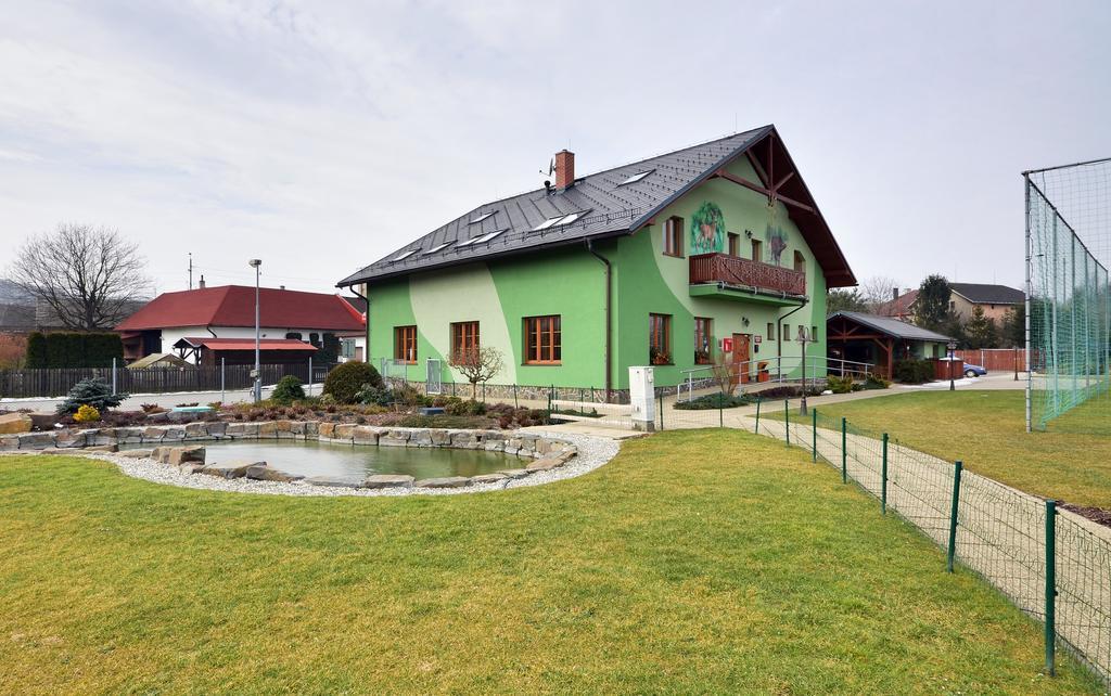 Restaurace A Penzion Kamenec Jilesovice Exterior photo