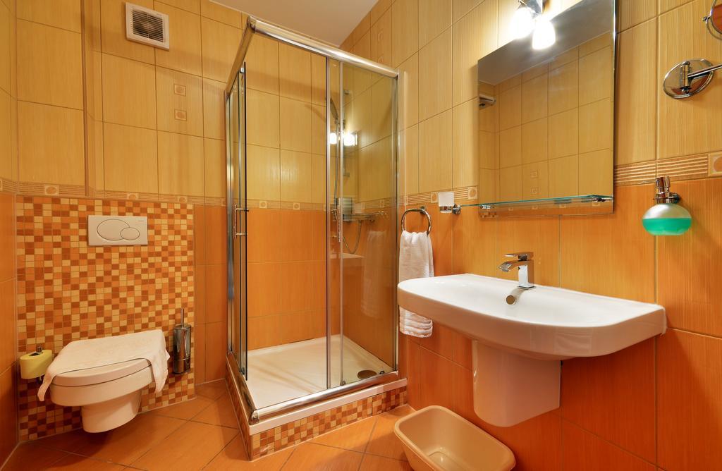 Restaurace A Penzion Kamenec Jilesovice Room photo