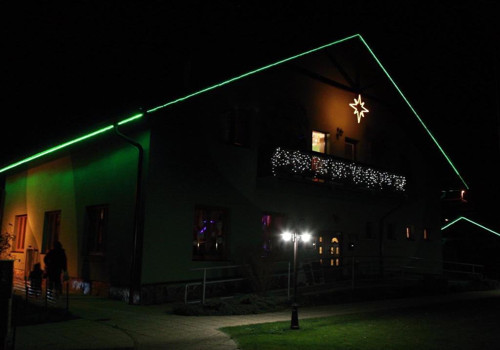 Restaurace A Penzion Kamenec Jilesovice Exterior photo